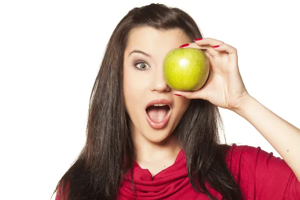 Flicka och grönt äpple — Stockfoto