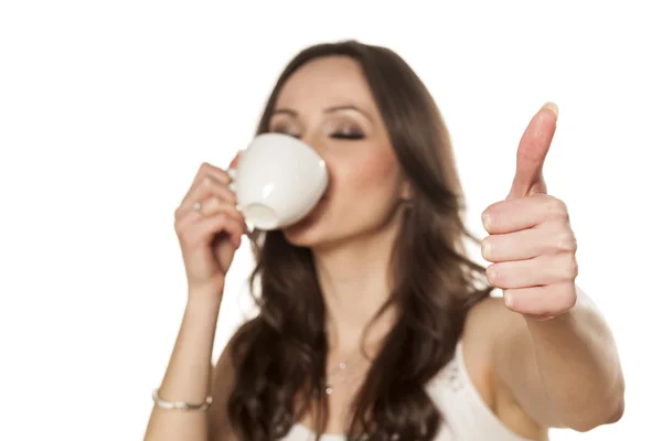 Koffie en duim omhoog — Stockfoto