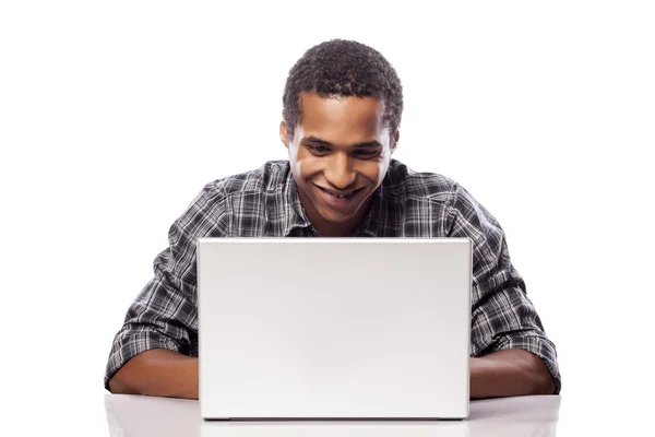 Pozytywny człowiek na komputerze — Zdjęcie stockowe
