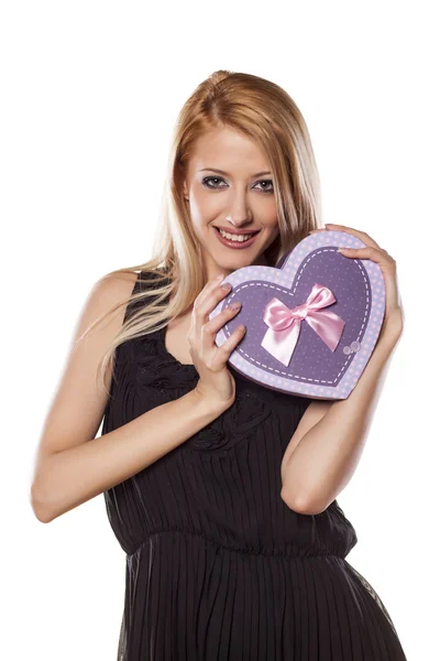 Girl holding a gift box — Stock Photo, Image