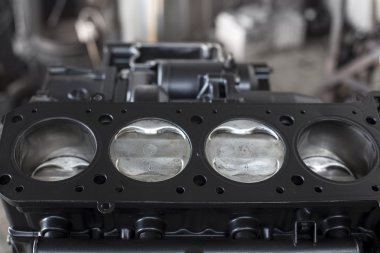 Dört silindirli motor