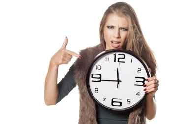 Kızgın kız bir saat tutan