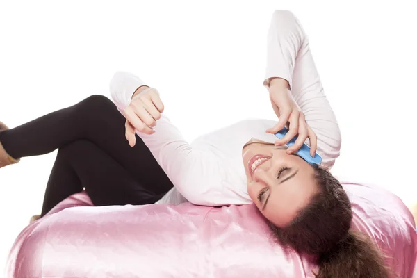 Ragazza che parla al telefono — Foto Stock