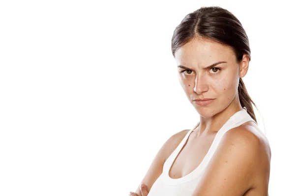 Mujer enojada sin maquillaje — Foto de Stock