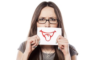 Kağıt üzerinde boyalı gülümseme