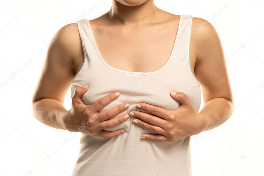 Donne con camicia senza reggiseno deals