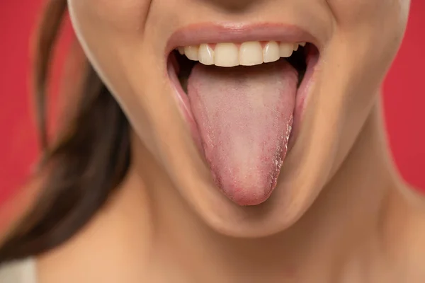 Primer Plano Una Vista Frontal Una Lengua Mujer — Foto de Stock