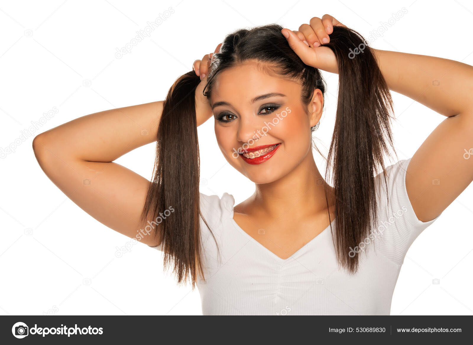 Mulheres cabelos morena dois pigtails.