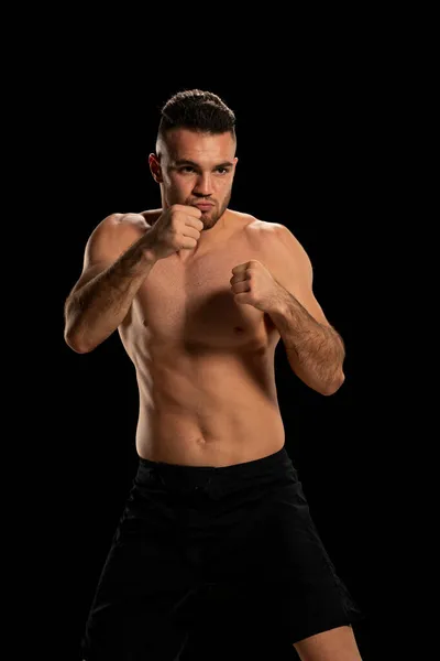 Luchador Mma Pantalones Cortos Negros Posición Lucha Sobre Fondo Negro — Foto de Stock