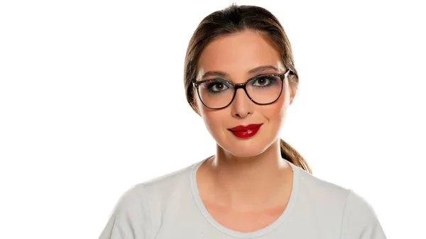 Schöne Frau Mit Brille Und Make Auf Weißem Hintergrund — Stockfoto