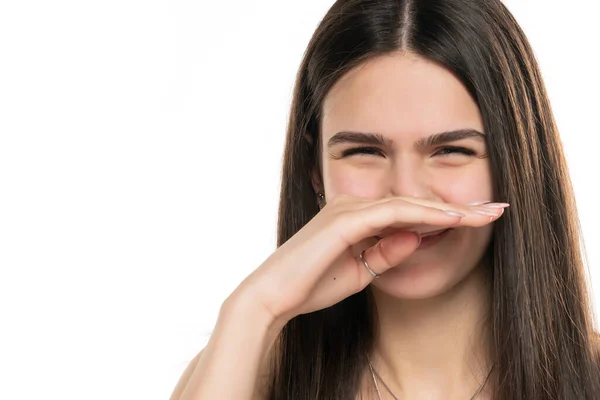 Porträt Einer Schönen Lächelnden Teenagerin Mit Langen Glatten Haaren Berührt — Stockfoto