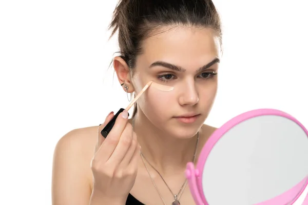 Teen Girl Applyes Concealer Her Eyes White Background — Stock Photo, Image