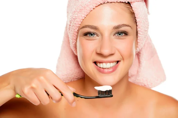 Young Beautiful Smiling Woman Blue Eyes Posing Toothbrush White Background — Stock Photo, Image