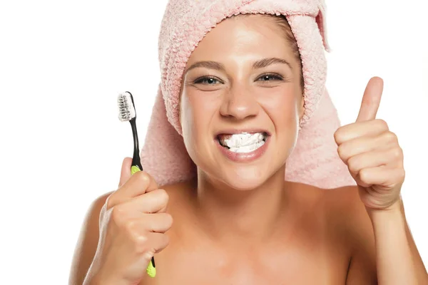 Young Woman Posing Tootbrush Showing Thumbs White Background — Stock Photo, Image