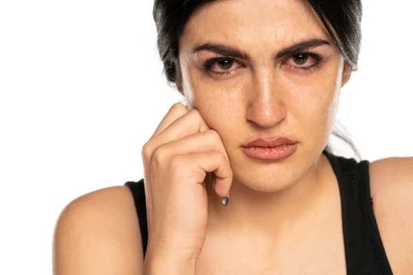 Uma Jovem Mulher Bonita Triste Chorando Fundo Branco — Fotografia de Stock