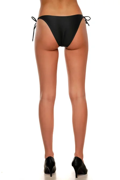 Siyah Bikinili Güzel Kadın Bacakları Beyaz Arka Planda Yüksek Topuklu — Stok fotoğraf
