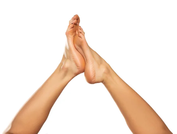 Nogi Pięknej Kobiety Białym Tle Przestrzenią Kopiowania — Zdjęcie stockowe
