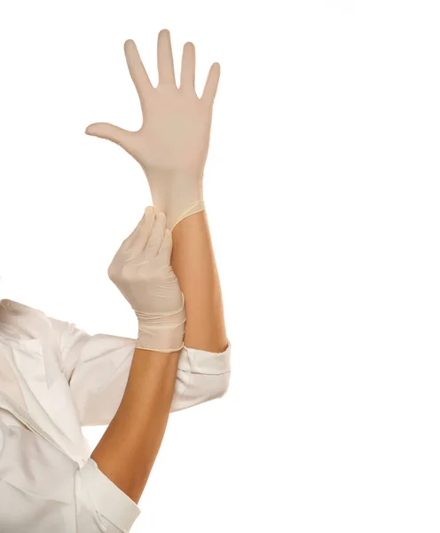 Γυναικεία Χέρια Που Βάζουν Γάντια Λάτεξ Λευκό Φόντο — Φωτογραφία Αρχείου