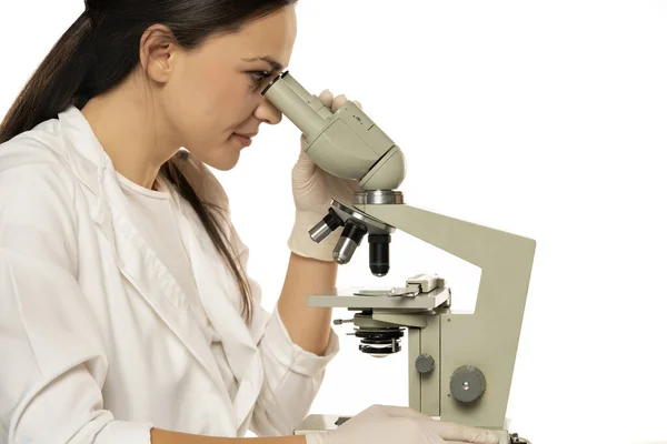 Female Scientist Looking Microscope White Background Side View — Stock Photo, Image