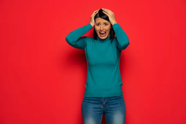 Retrato Mujer Mediana Edad Conmocionada Con Las Manos Cabeza Sobre — Foto de Stock