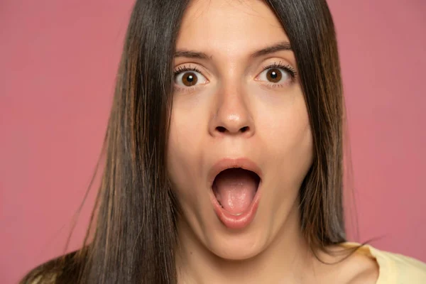 Close Portrait Young Amazed Woman Pink Background — 스톡 사진