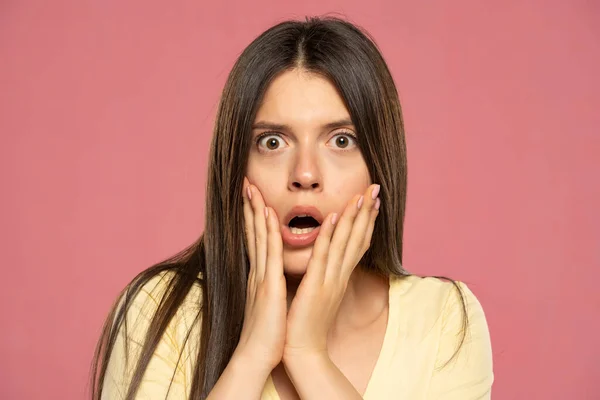 Surprised Amazed Beautiful Woman Wide Open Mouth Pink Background — Foto de Stock
