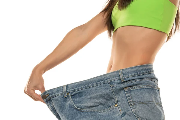Conceito Dieta Perda Peso Mulher Jeans Grandes Fundo Branco Fechar — Fotografia de Stock