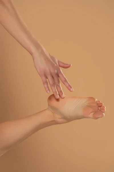 Perfect Clean Female Feet Beautiful Elegant Groomed Woman Hand Touching — Stockfoto