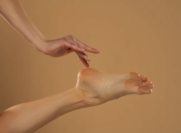 Perfect Clean Female Feet Beautiful Elegant Groomed Woman Hand Touching — Stok fotoğraf