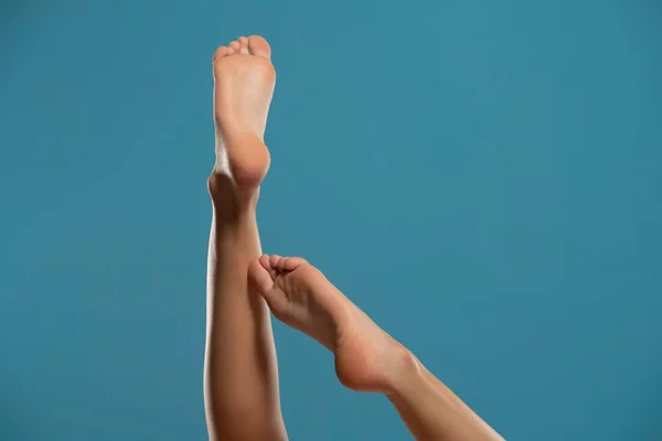 Beautiful Woman Bare Feet Blue Background — Stockfoto