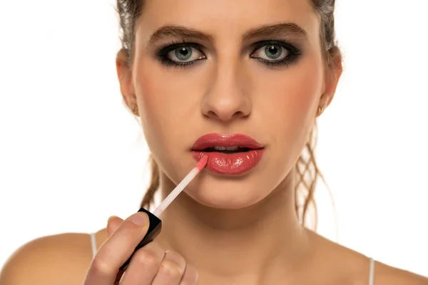 Close Beautiful Young Woman Makeup Applying Lipgloss White Background — Stock fotografie
