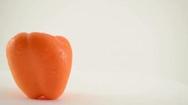 Orange döner karşı beyaz biber - aşağı vinç