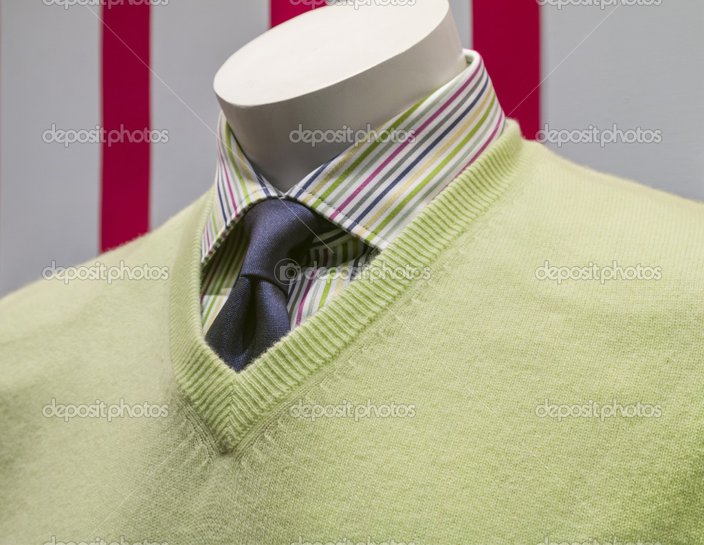 camisa verde com gravata