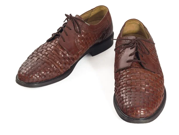 Обувь из коричневой кожи изолирована на белом — стоковое фото