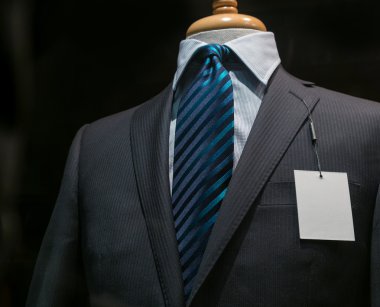 Koyu gri ceket ile boş etiket (yatay çizgili)