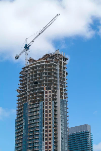 Yeni yüksek katlı bina inşaat altında Telifsiz Stok Fotoğraflar