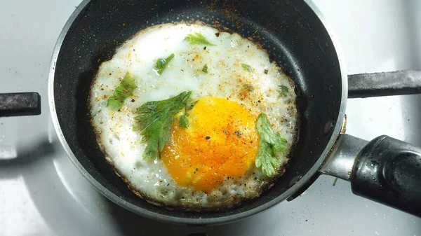 Fried Eggs Fried Eggs Egg Small Pan Sprinkled Herbs Pepper — Stock fotografie