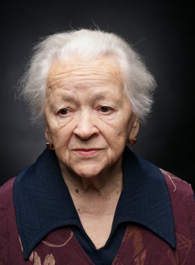 Yaşlı kadın.