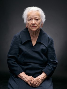 Yaşlı kadın.