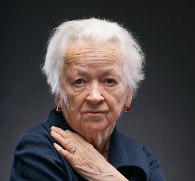Yaşlı kadın.