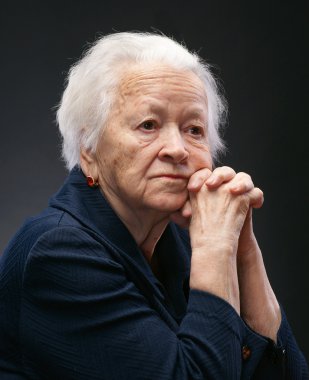 Yaşlı kadın.