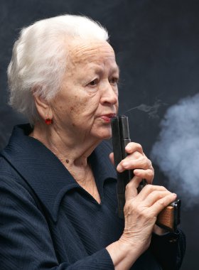 Yaşlı kadın.