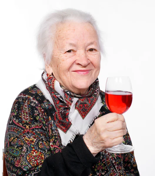 Mulher muito velha com copo de vinho — Fotografia de Stock