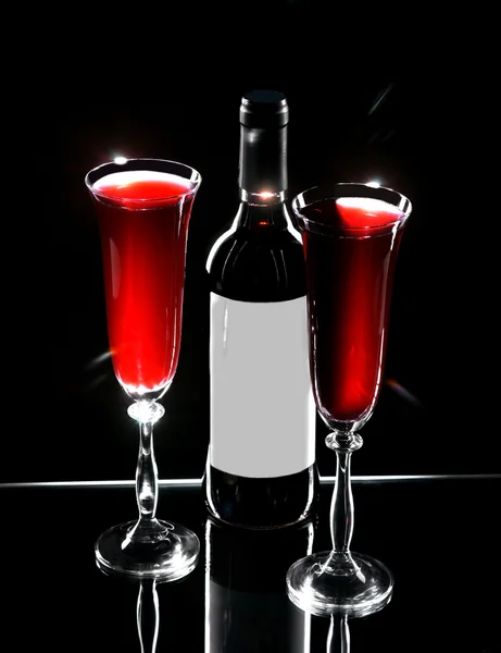 Flasche Wein und zwei Weingläser — Stockfoto