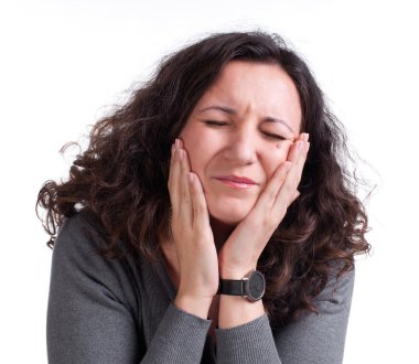 genç kadın acı diş ağrısı