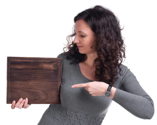 Attraktive Frau mit Holzplatte — Stockfoto