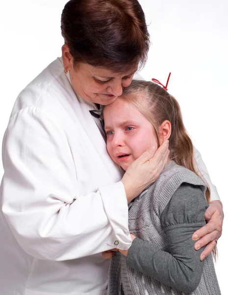 Senior pediatrician calming little girl — Stock Photo, Image