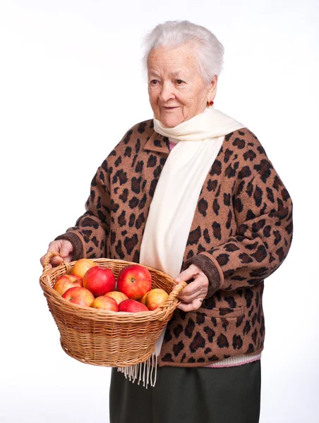 Elinde elma sepeti olan son sınıf öğrencisi kadın.