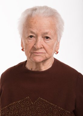 dalgın yaşlı kadın
