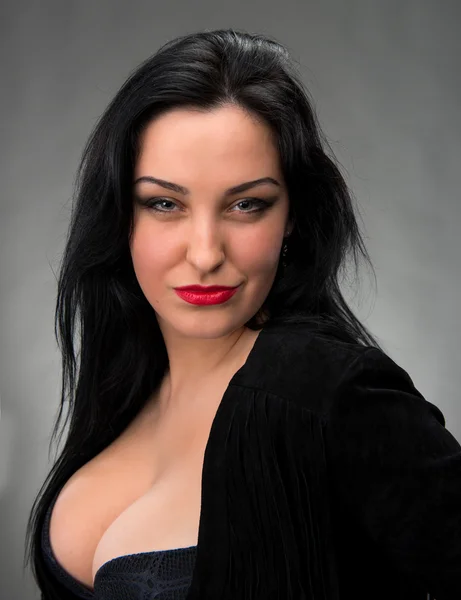 Szexi nő fekete ruhás portréja — Stock Fotó